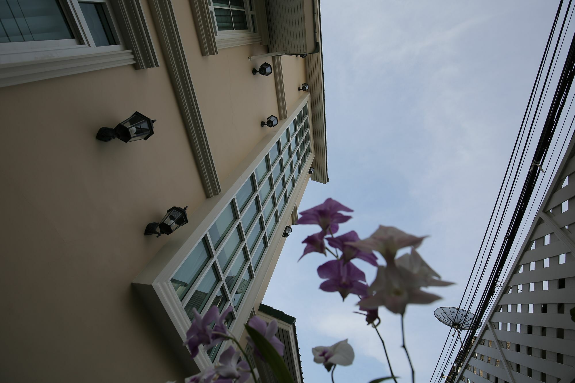 Отель The Orchid House 153 Бангкок Экстерьер фото